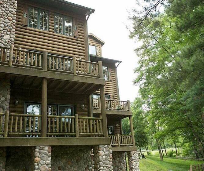 هتل Log Gables   Lake Front