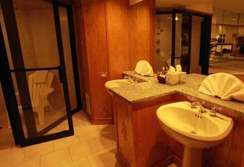 فندق Sybaris Pool Suites Mequon