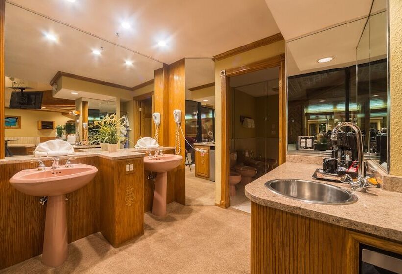 فندق Sybaris Pool Suites Mequon