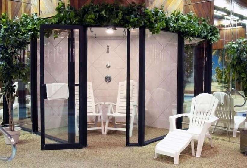 فندق Sybaris Pool Suites Mequon