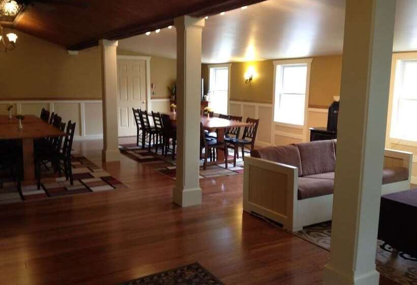 فندق The Woods Lodge