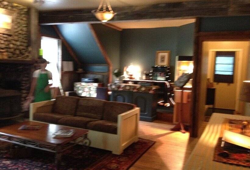 فندق The Woods Lodge