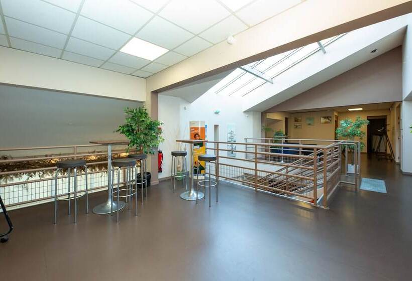 Отель Auberge De Jeunesse Hi Bordeaux Blanquefort