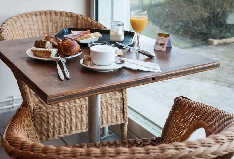 Отель Auberge De Jeunesse Hi Bordeaux Blanquefort