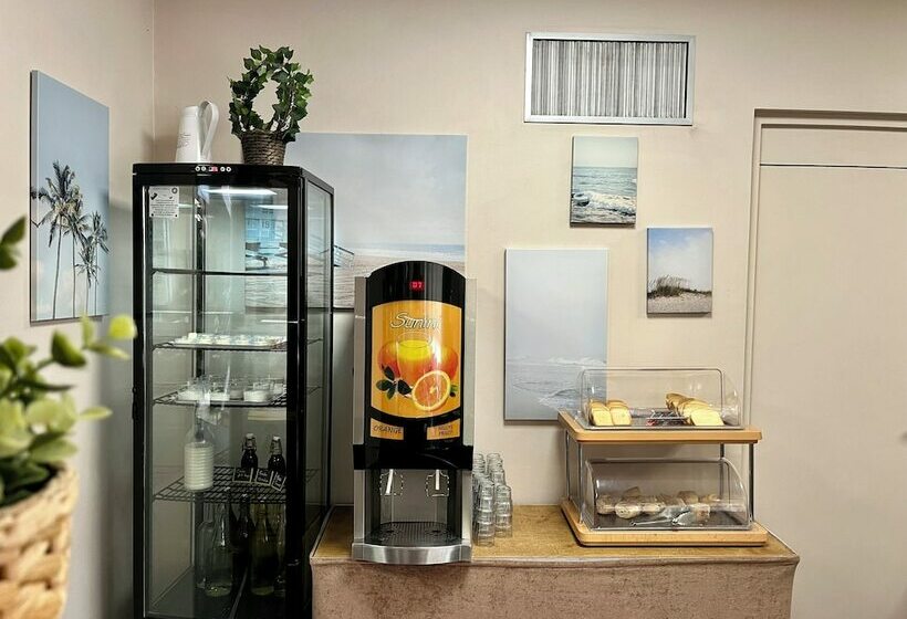 Отель Auberge De Jeunesse Hi Bordeaux Blanquefort