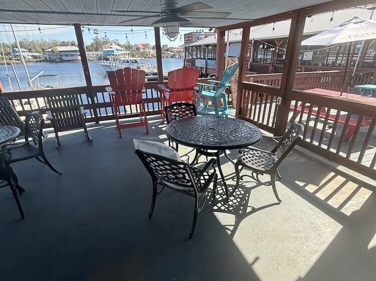 Good Times Motel And Marina