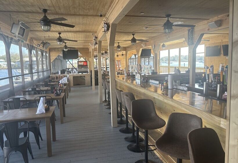 Good Times Motel And Marina