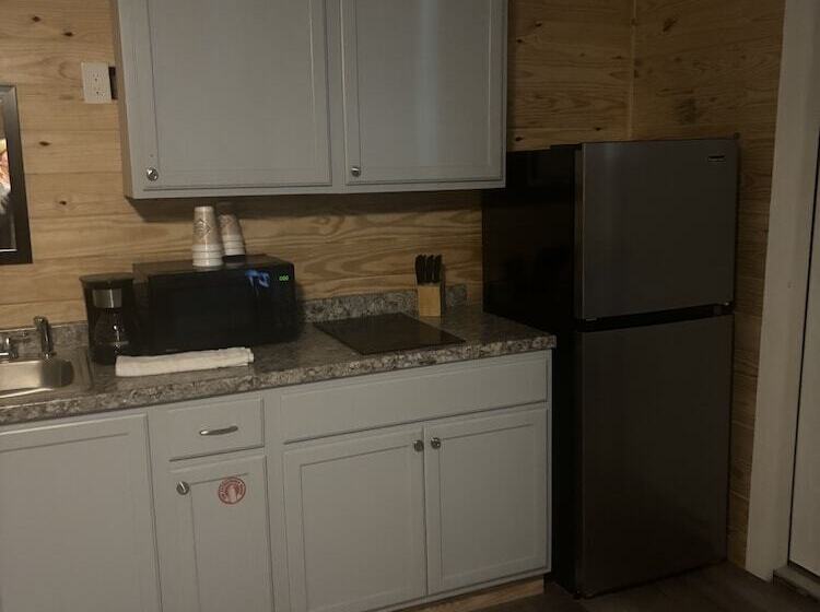 Good Times Motel And Marina