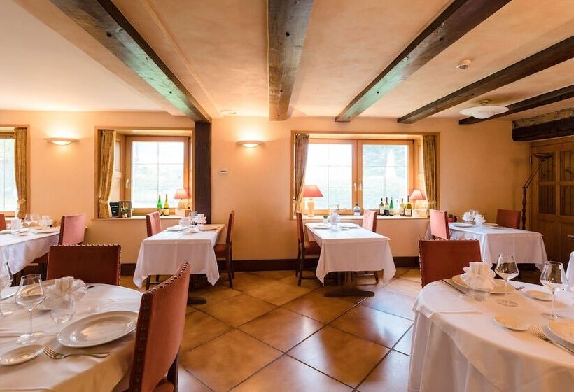 Отель Auberge Du Coude