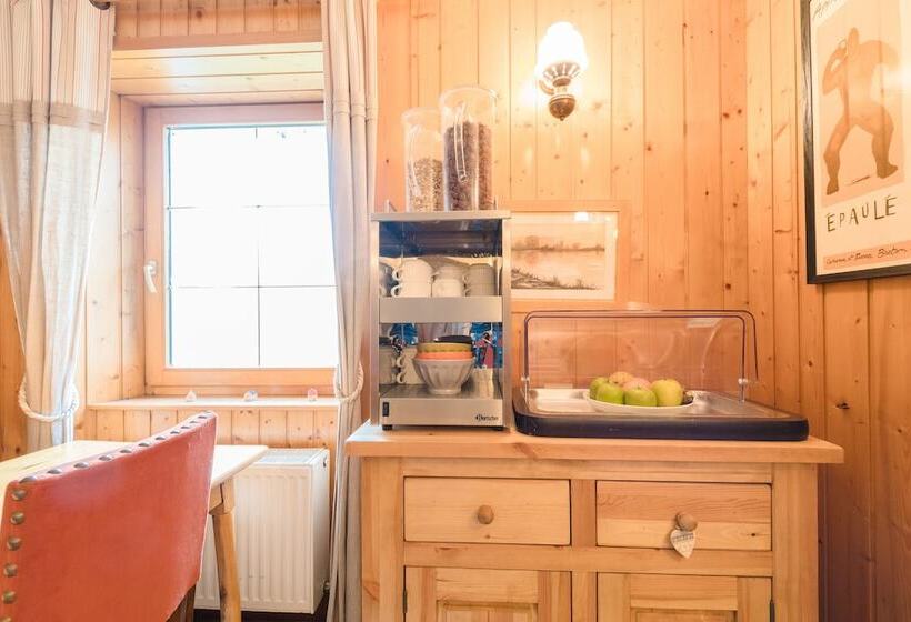 Отель Auberge Du Coude