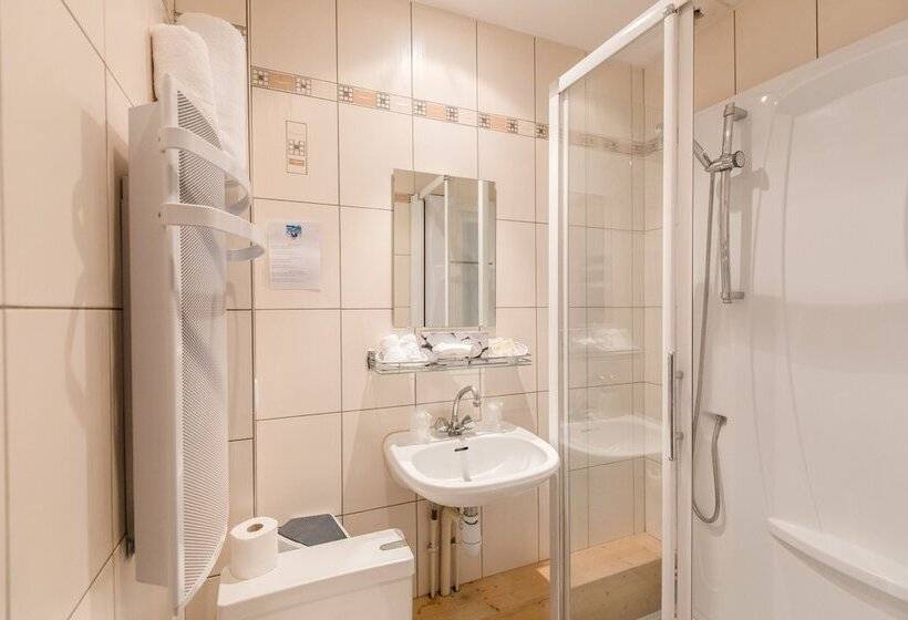 Отель Auberge Du Coude