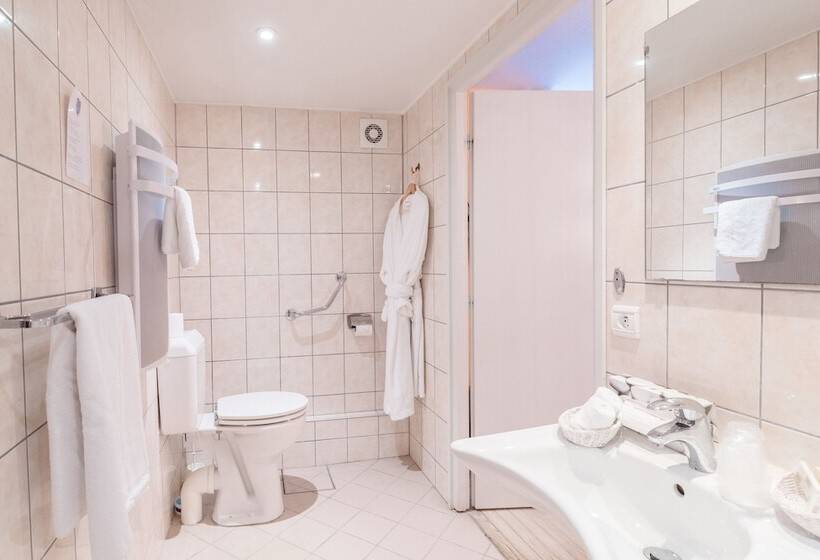 Отель Auberge Du Coude