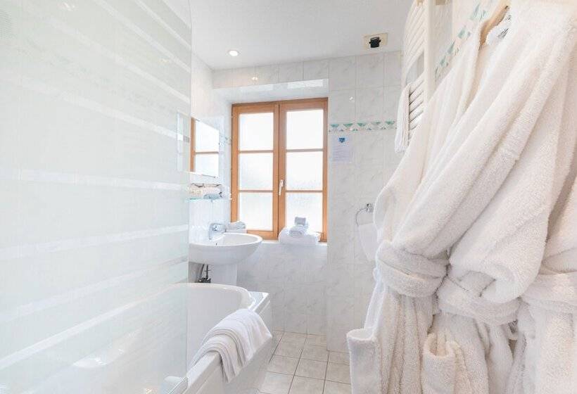 Отель Auberge Du Coude