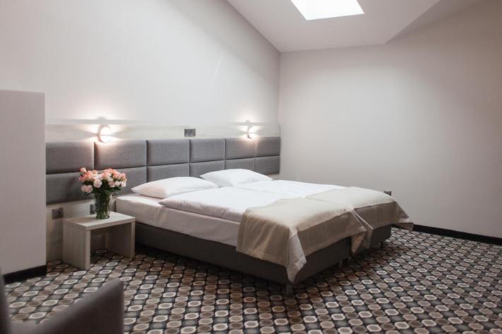 ホテル Restauracja Piwnica Rycerska