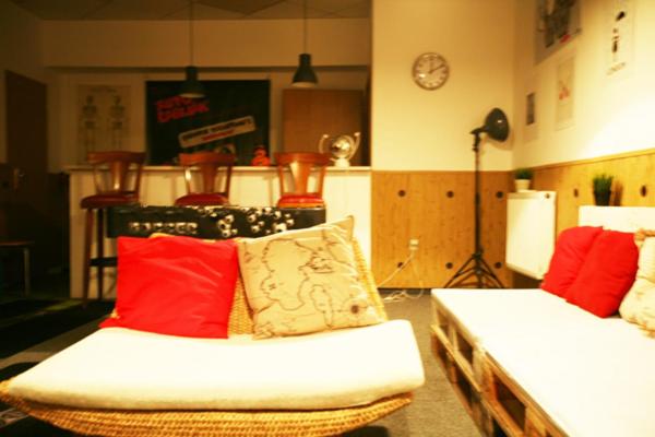 هاستل Freddie Next To Mercury