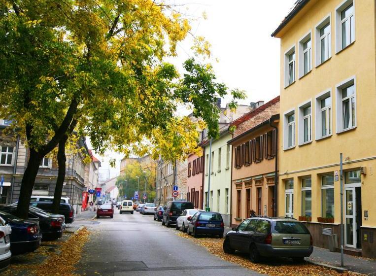 هاستل Freddie Next To Mercury