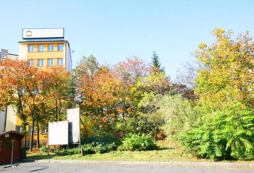 هاستل Freddie Next To Mercury