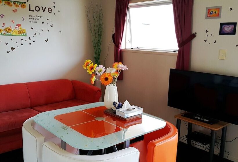 Ann’s Volcanic Motel