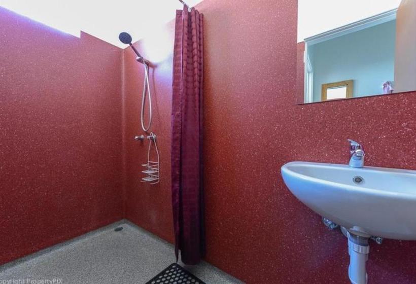 Hobart's Accommodation & Hostel