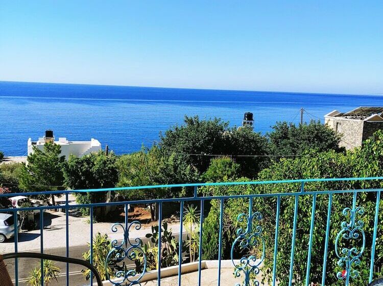 בית מלון כפרי Achlia