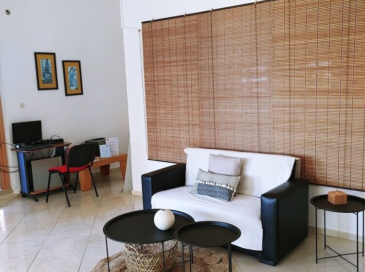 בית מלון כפרי Achlia