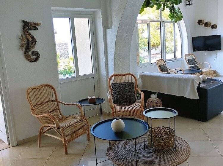 בית מלון כפרי Achlia