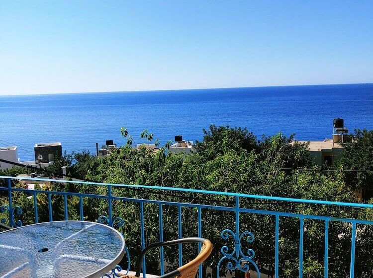 בית מלון כפרי Achlia