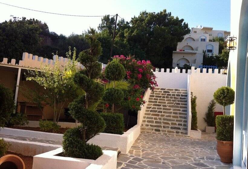 בית מלון כפרי Achlia