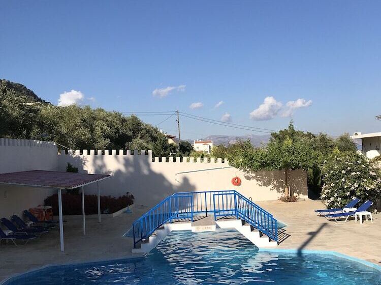 בית מלון כפרי Achlia