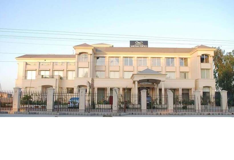 בית מלון כפרי Ambrosia Sarovar Portico