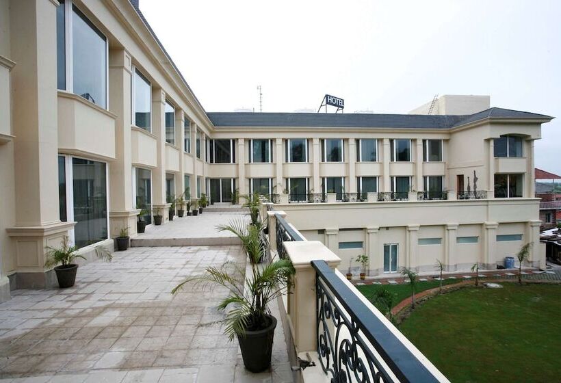 בית מלון כפרי Ambrosia Sarovar Portico