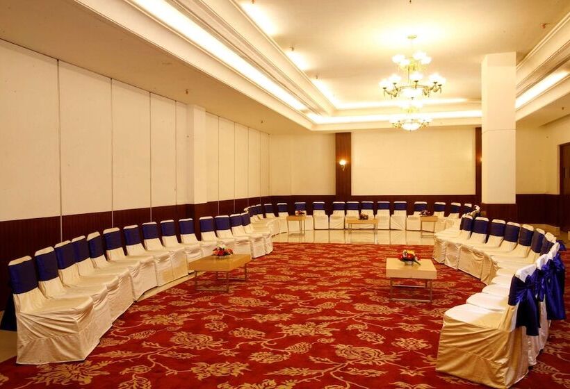 בית מלון כפרי Ambrosia Sarovar Portico