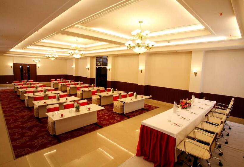 בית מלון כפרי Ambrosia Sarovar Portico