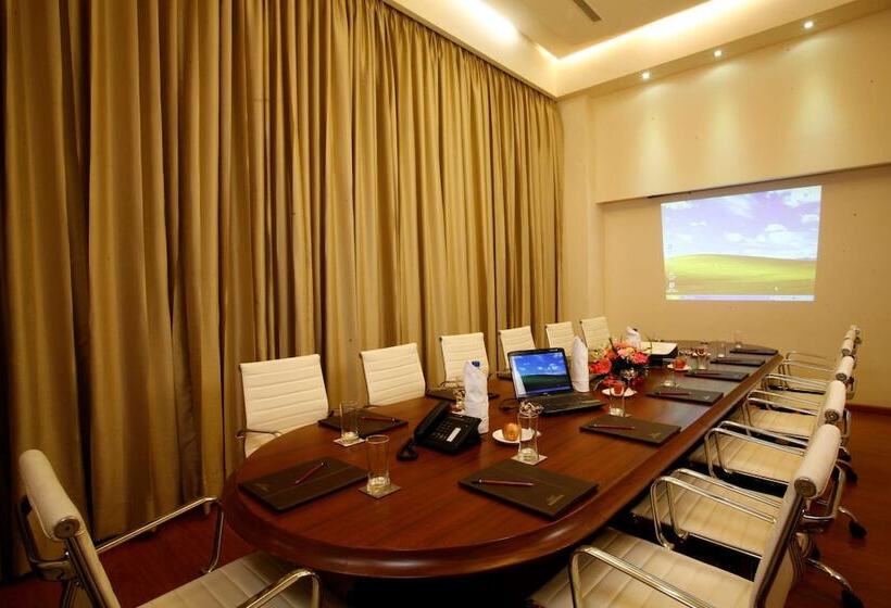 בית מלון כפרי Ambrosia Sarovar Portico