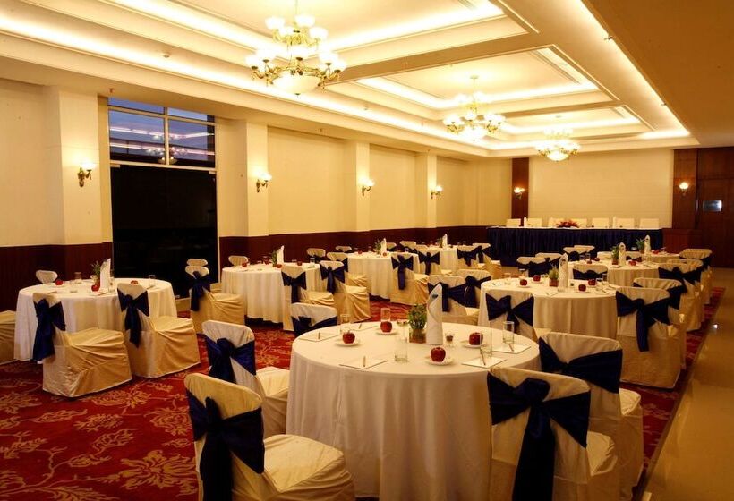 בית מלון כפרי Ambrosia Sarovar Portico