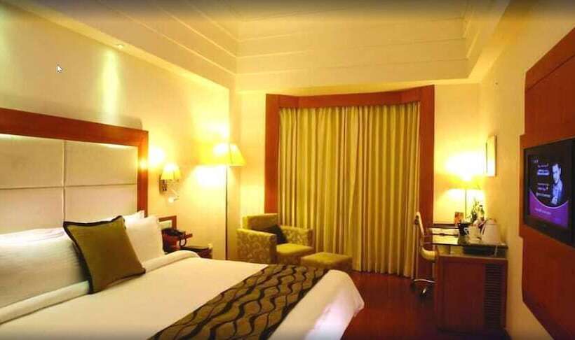 בית מלון כפרי Ambrosia Sarovar Portico