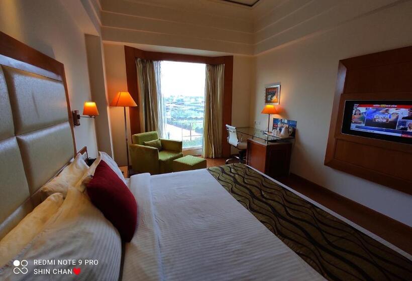 בית מלון כפרי Ambrosia Sarovar Portico