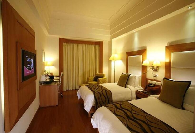 בית מלון כפרי Ambrosia Sarovar Portico