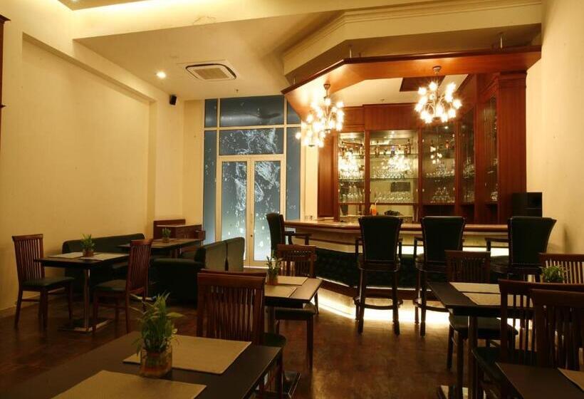 בית מלון כפרי Ambrosia Sarovar Portico