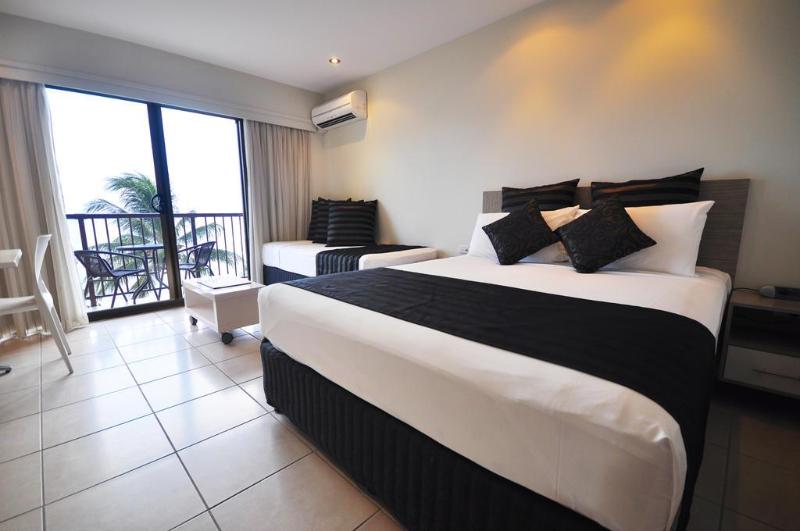 هتل Aquarius On The Beach