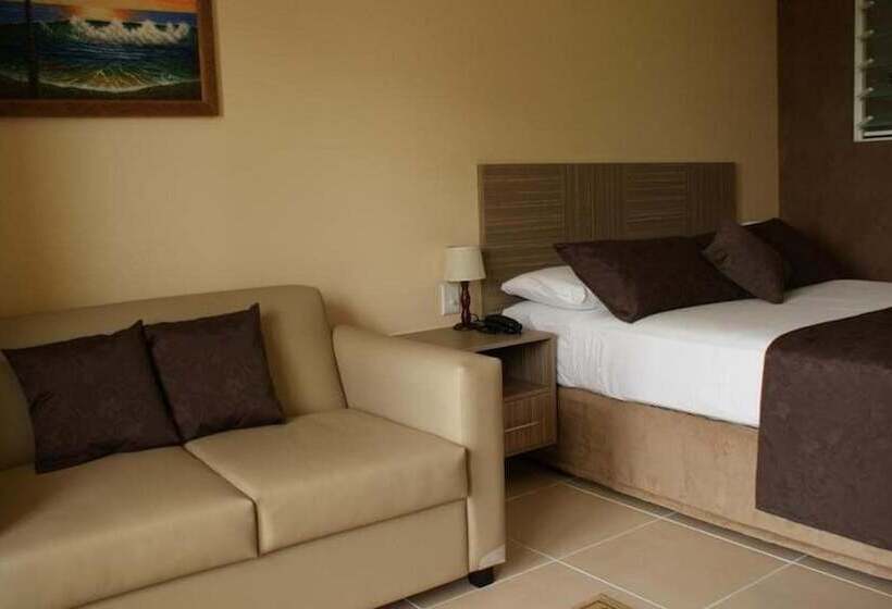 هتل Aquarius On The Beach