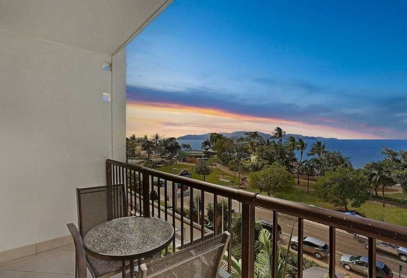 هتل Aquarius On The Beach