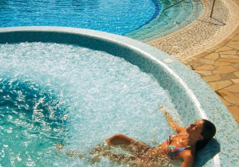 Отель Happy Camp Mobile Homes In Villaggio Camping Baia Domizia