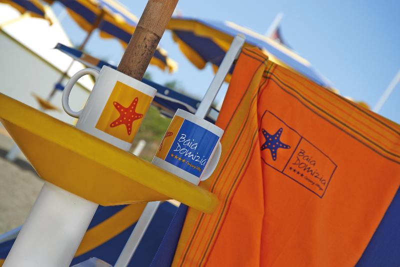 Отель Happy Camp Mobile Homes In Villaggio Camping Baia Domizia