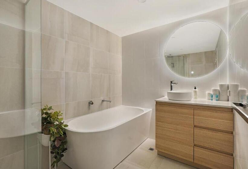 هتل Beachside Resort Kawana Waters