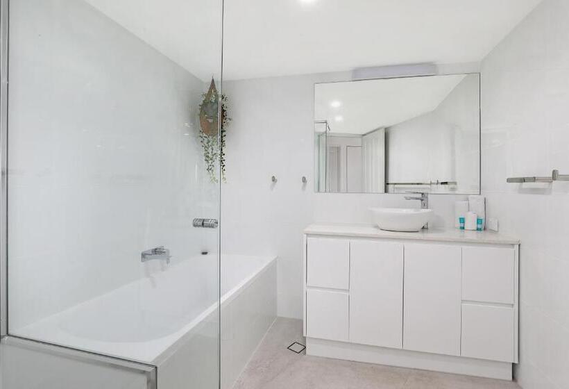 هتل Beachside Resort Kawana Waters