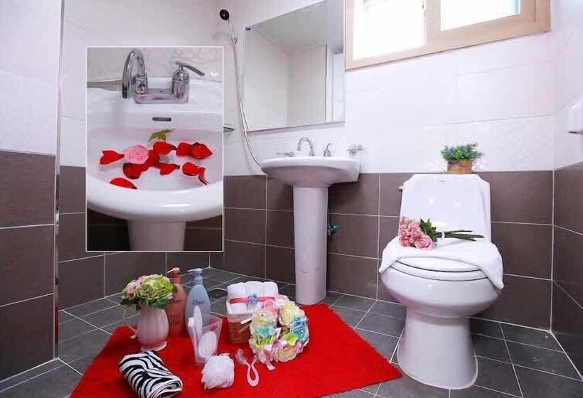 Отель Bellus Rose Pension