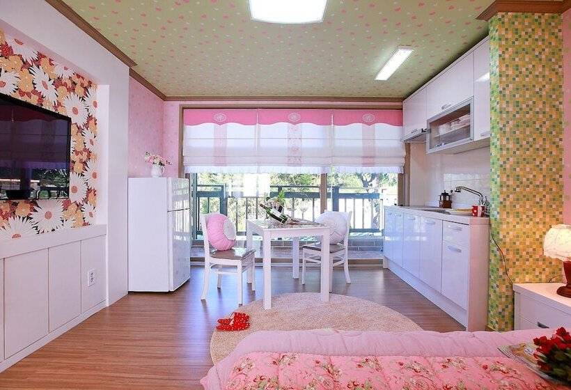 Отель Bellus Rose Pension