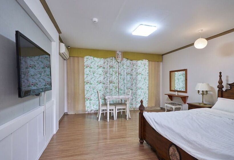 Отель Bellus Rose Pension