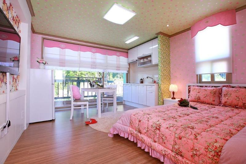 Отель Bellus Rose Pension